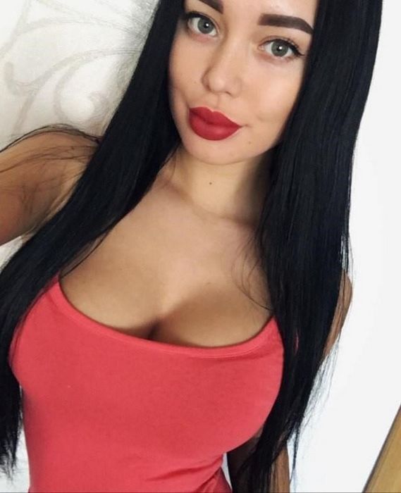 Ночные бабочки: Почему услуги интимного досуга становятся все более популярными среди семейных пар